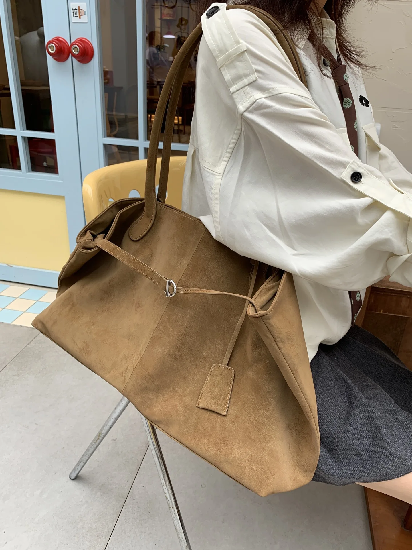 FIRMRANCH осень/зима ретро универсальная бархатная женская сумка из искусственной кожи высокого класса большой вместимости сумка-тоут шикарная сумка для покупок
FIRMRANCH осень/зима ретро универсальная бархатная женская сумка из искусственной кожи высокого класса большой вместимости сумка-тоут шикарная сумка для покупок