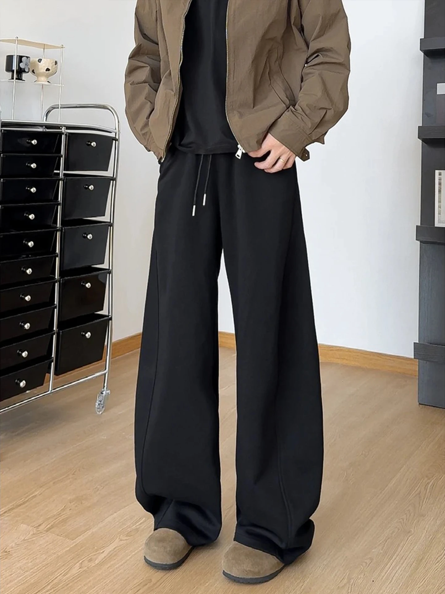 Мужские спортивные повседневные брюки Bla American Sle с широкими штанинами, высокой талией, прямым кроем, свободного кроя, для осени, Cleanfit
Мужские спортивные повседневные брюки Bla American Sle с широкими штанинами, высокой талией, прямым кроем, свободного кроя, для осени, Cleanfit