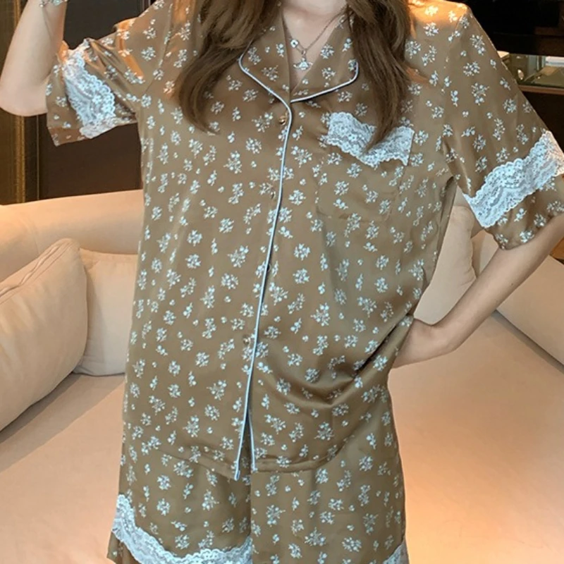 Floral Short-sleeved Shorts Pajamas for Women Summer Ice Silk Two-piece Simple Suit Summer Simulated Silk Home Clothes Suit
Floral Short-sleeved Shorts Pajamas for Women Summer Ice Silk Two-piece Simple Suit Summer Simulated Silk Home Clothes Suit