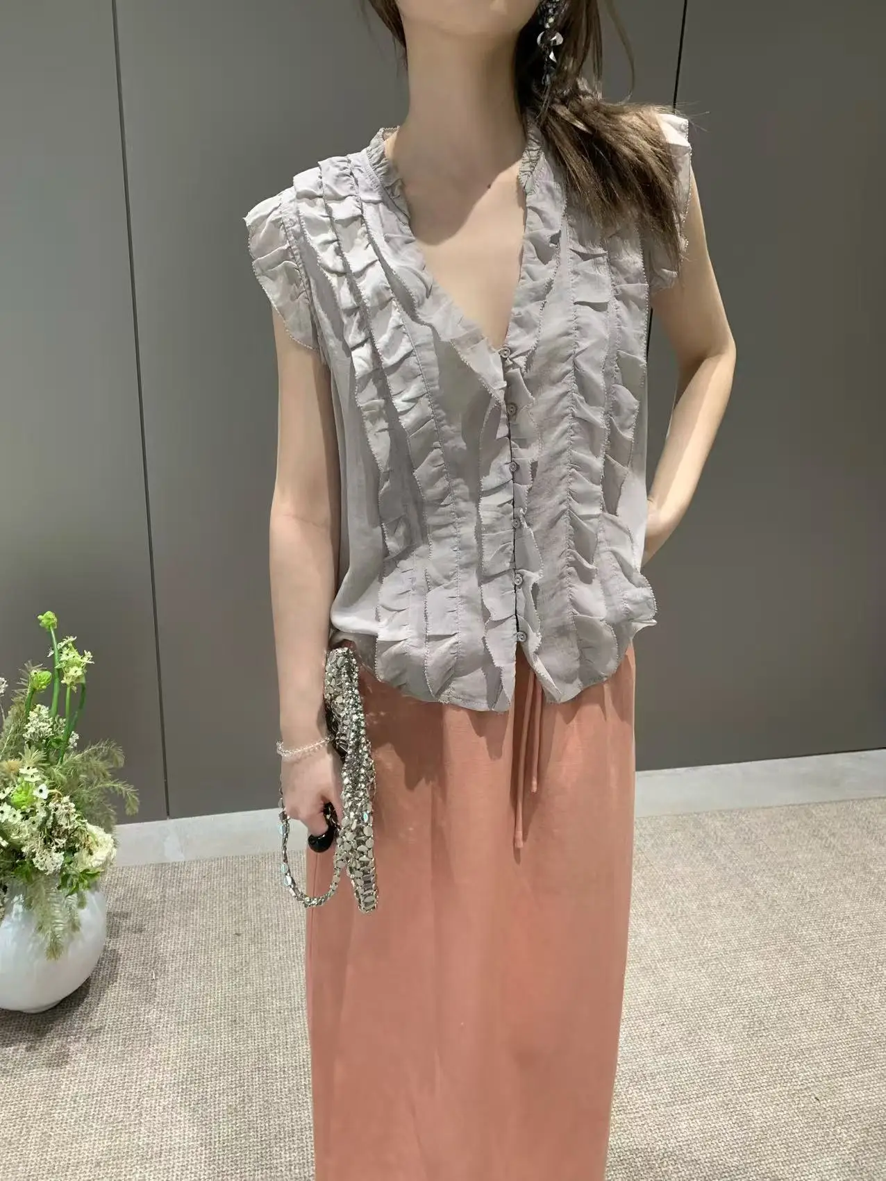Lilian Enxi Romantic Lightweight Breathable V-neck Commute Versatile Small Shirt Wooden Ear Flying Sleeve Short Sleeve
Lilian Enxi Romantic Lightweight Breathable V-neck Commute Versatile Small Shirt Wooden Ear Flying Sleeve Short Sleeve