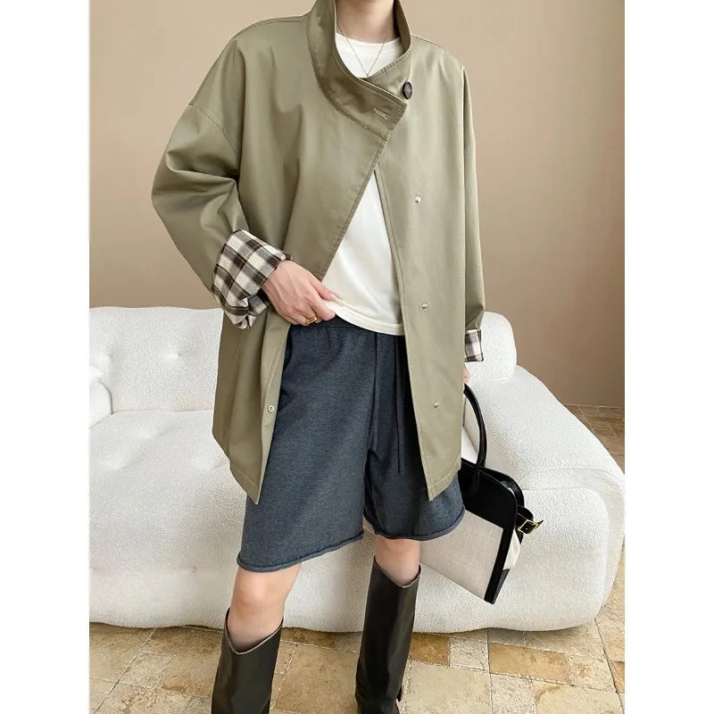 SuperAen Высококачественный плащ в клетку контрастного цвета с воротником-стойкой и силуэтом для женщин
SuperAen Высококачественный плащ в клетку контрастного цвета с воротником-стойкой и силуэтом для женщин