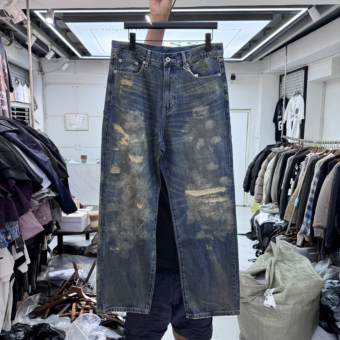 Retro American Washed Distressed Jeans Loose Casual Straight Leg Long Trousers for Men And Women Teenage And Youth Cotton Jeans
Retro American Washed Distressed Jeans Loose Casual Straight Leg Long Trousers for Men And Women Teenage And Youth Cotton Jeans