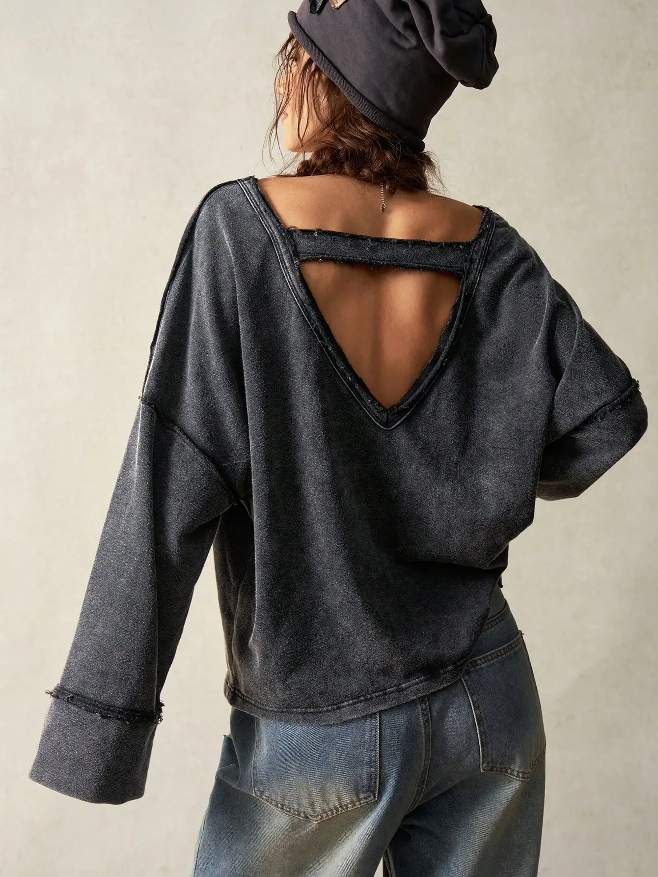 Женская свободная толстовка с v-образным вырезом и открытой спиной, расклешенные рукава, повседневный топ с длинными рукавами
Женская свободная толстовка с v-образным вырезом и открытой спиной, расклешенные рукава, повседневный топ с длинными рукавами