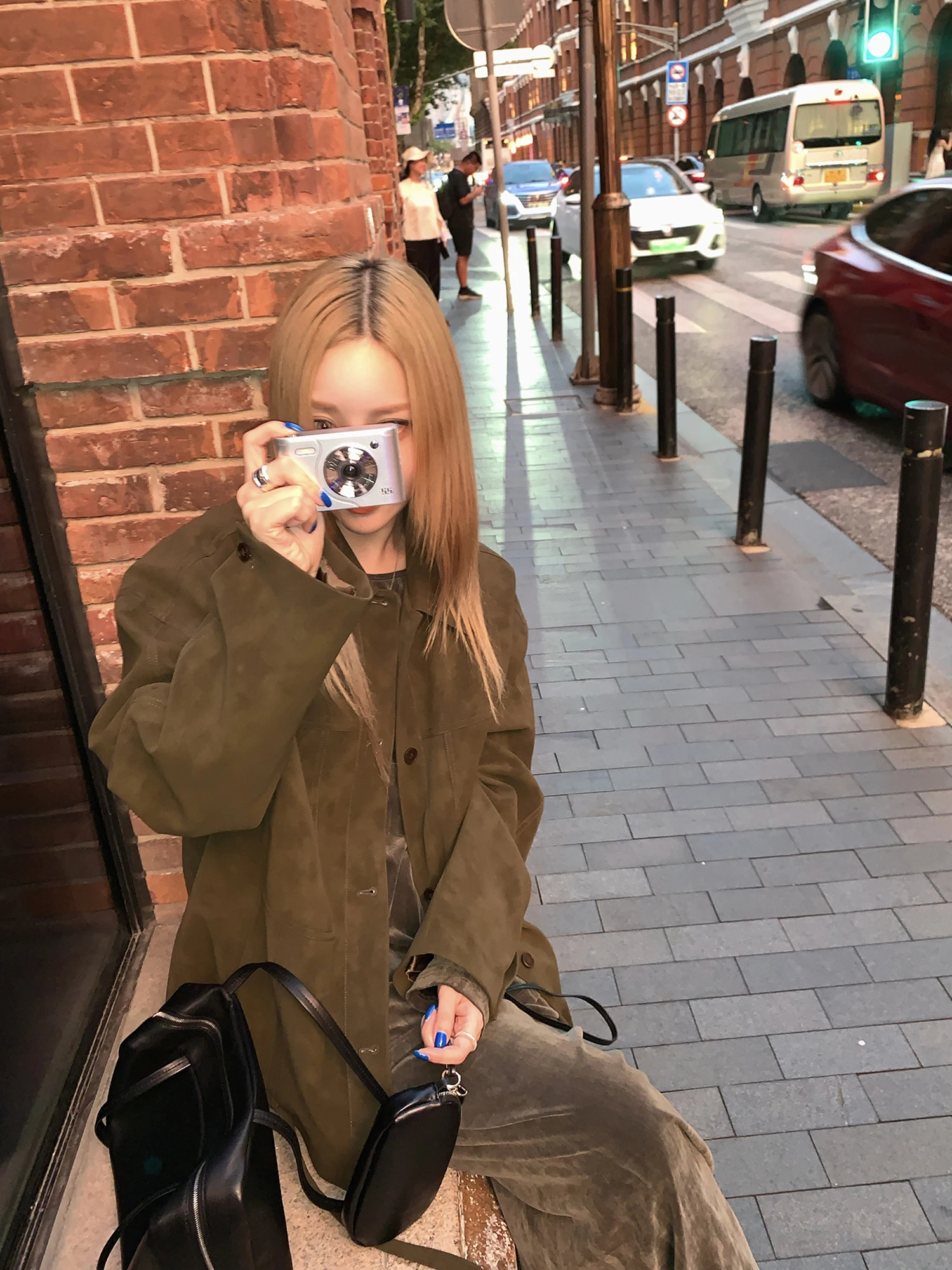 Женская длинная куртка SukiiRED из искусственной кожи с воротником-стойкой, модная, для повседневной носки, стильная, удлиненная
Женская длинная куртка SukiiRED из искусственной кожи с воротником-стойкой, модная, для повседневной носки, стильная, удлиненная