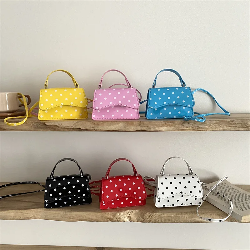 Women's Handheld Small Square Bag Fashion High Quality Women's Shoulder Bag Solid Color Simple Versatile Lipstick Storage Bag
Women's Handheld Small Square Bag Fashion High Quality Women's Shoulder Bag Solid Color Simple Versatile Lipstick Storage Bag