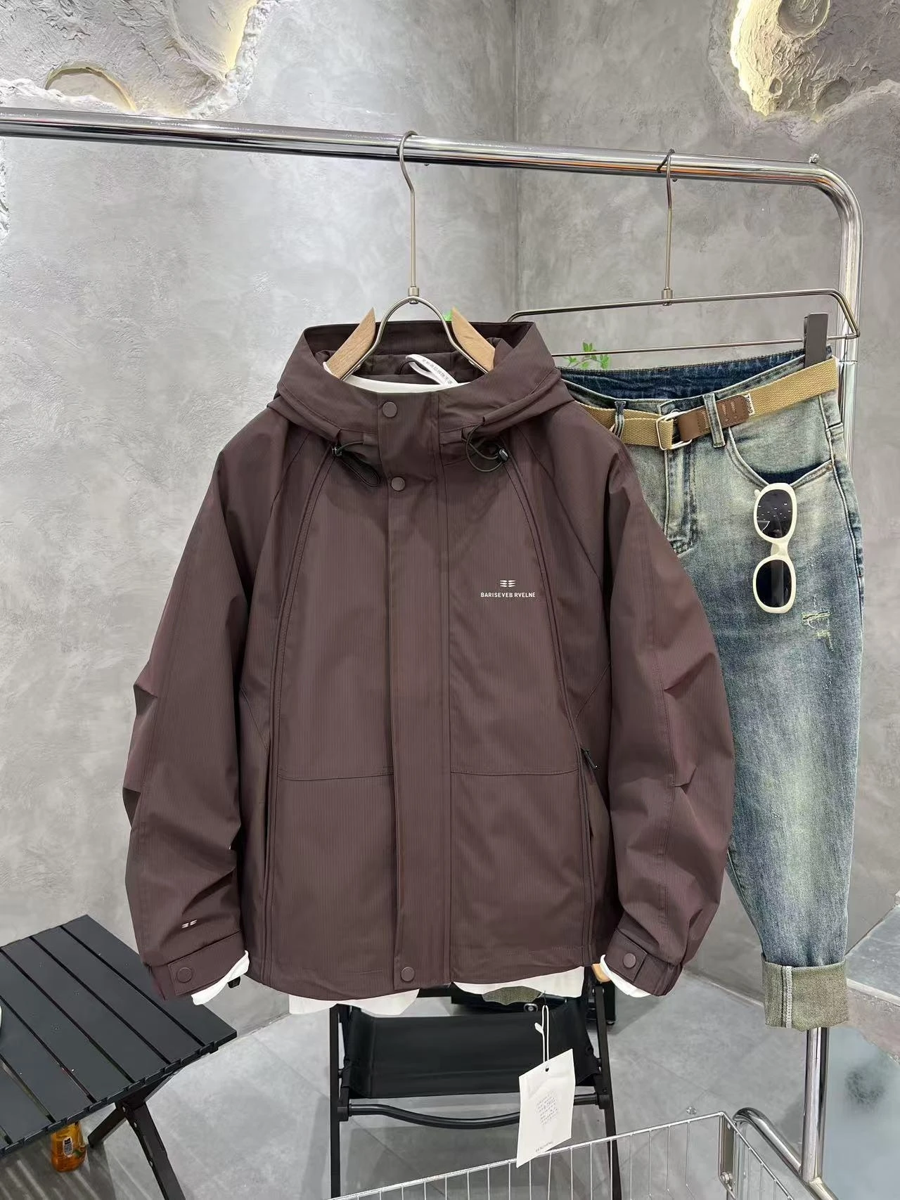 Летняя мужская футболка 2025 с креативным принтом ручной росписи, круглым вырезом и коротким рукавом, в американском трендовом стиле, с индивидуальным градиентным дизайном.
Летняя мужская футболка 2025 с креативным принтом ручной росписи, круглым вырезом и коротким рукавом, в американском трендовом стиле, с индивидуальным градиентным дизайном.