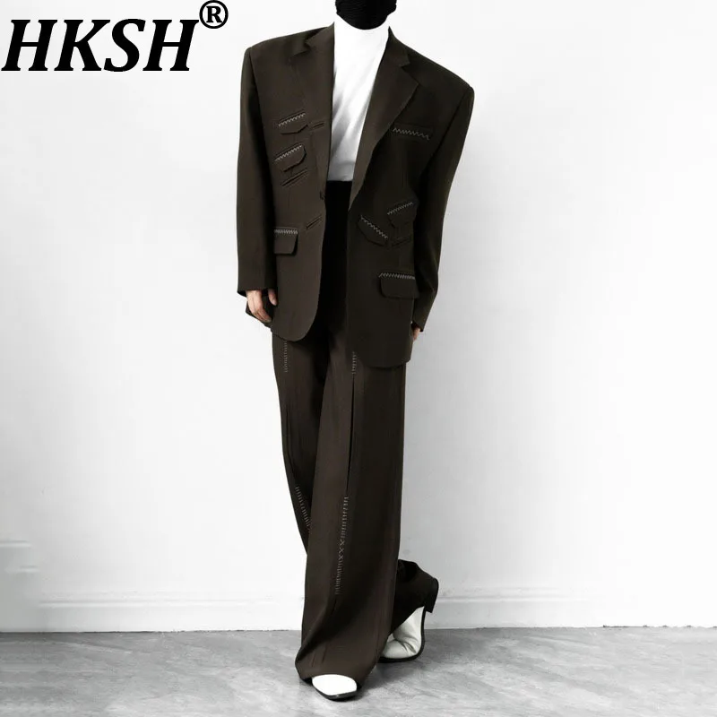 HKSH Spring Autumn New Women Two-piece Set Multi-Pocket Notched Collar Single Button Fashion Blazer Contrast Color Pants HK13265
HKSH Spring Autumn New Women Two-piece Set Multi-Pocket Notched Collar Single Button Fashion Blazer Contrast Color Pants HK13265