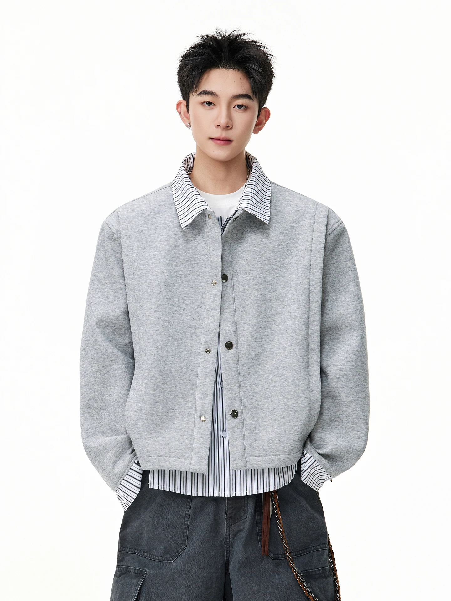 Ретро-пальто в полоску свободного кроя, имитация двухслойного дизайна, для мужчин и женщин, молодежный трендовый брендовый дизайн для пар, весенний хлопок...
Ретро-пальто в полоску свободного кроя, имитация двухслойного дизайна, для мужчин и женщин, молодежный трендовый брендовый дизайн для пар, весенний хлопок...