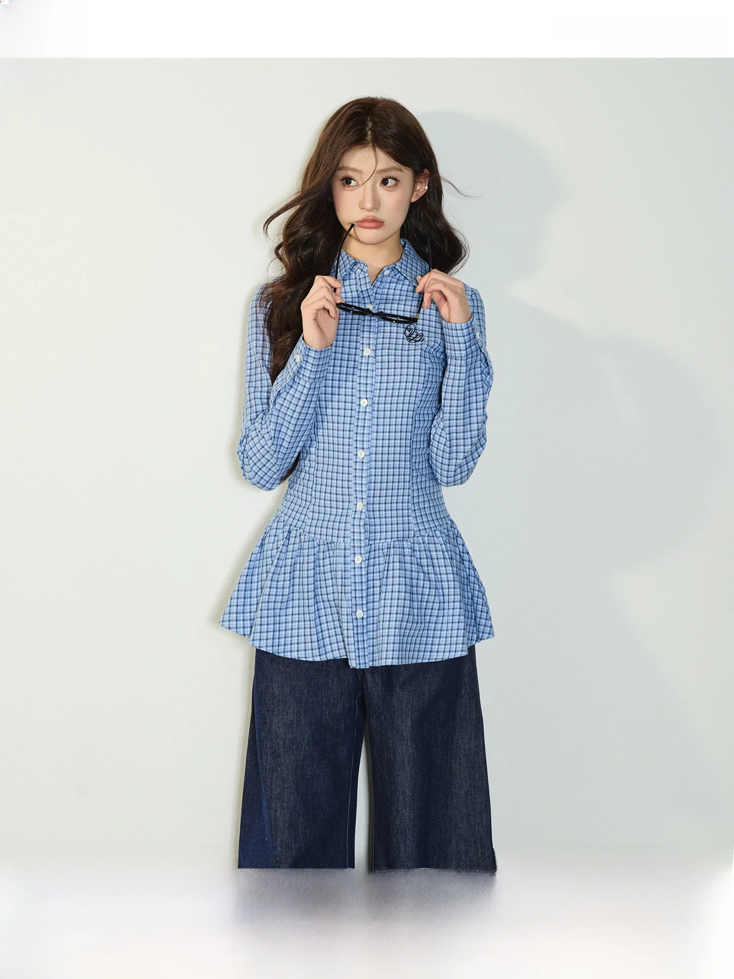 Синий клетчатый женский весенний отложной воротник, утягивающий талию, длинный топ из хлопка с цветочным принтом, свободный крой
Синий клетчатый женский весенний отложной воротник, утягивающий талию, длинный топ из хлопка с цветочным принтом, свободный крой