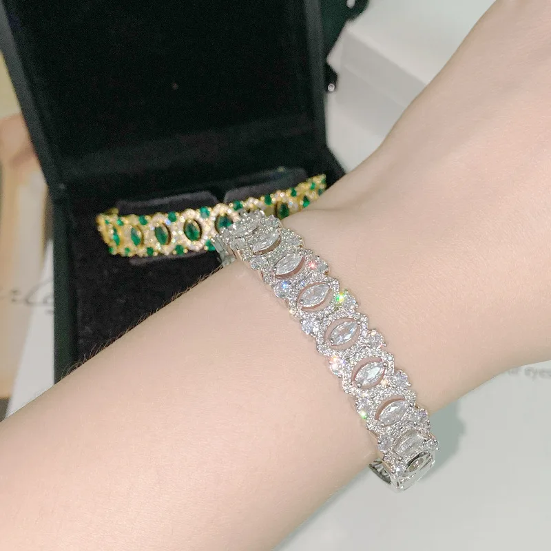 MDLFES Mo!San Diamond Style Versa Court из плексигласа зеленого цвета с покрытием из драгоценных камней 18 карат, темпераментный браслет из синего корунда
MDLFES Mo!San Diamond Style Versa Court из плексигласа зеленого цвета с покрытием из драгоценных камней 18 карат, темпераментный браслет из синего корунда