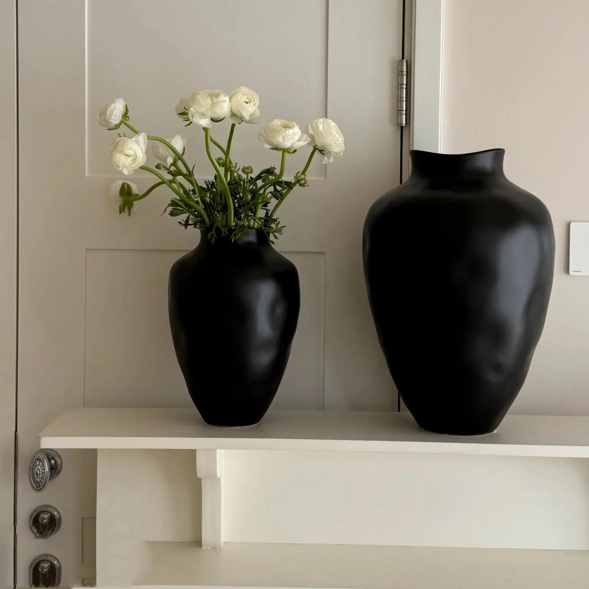Nordic Ins Ceramic Vase, Luxury Modern Flower Vase, Unique Decorative Vase for Living Room Home Ornament
Nordic Ins Ceramic Vase, Luxury Modern Flower Vase, Unique Decorative Vase for Living Room Home Ornament