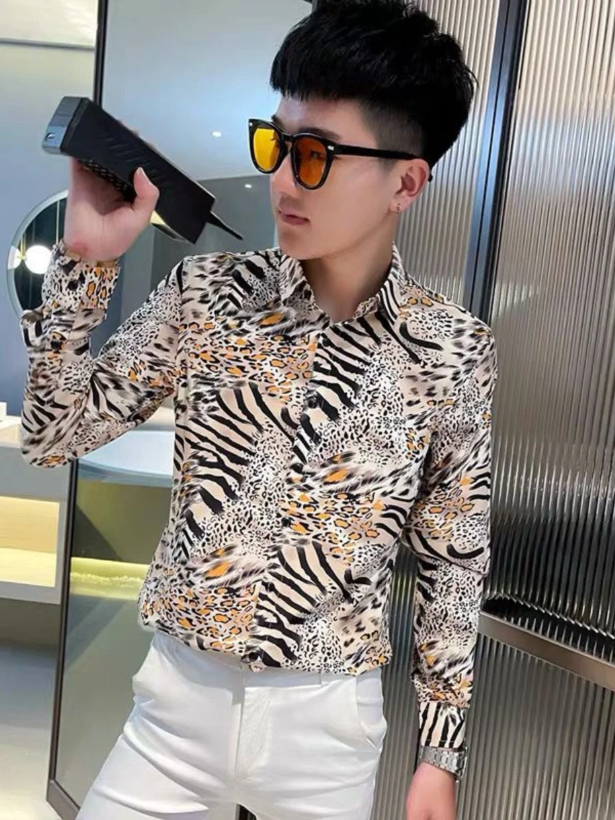 Новая мужская повседневная футболка с цветочным принтом и леопардовым узором, трендовая модель 2025 года, для молодежи, весна-осень-зима
Новая мужская повседневная футболка с цветочным принтом и леопардовым узором, трендовая модель 2025 года, для молодежи, весна-осень-зима