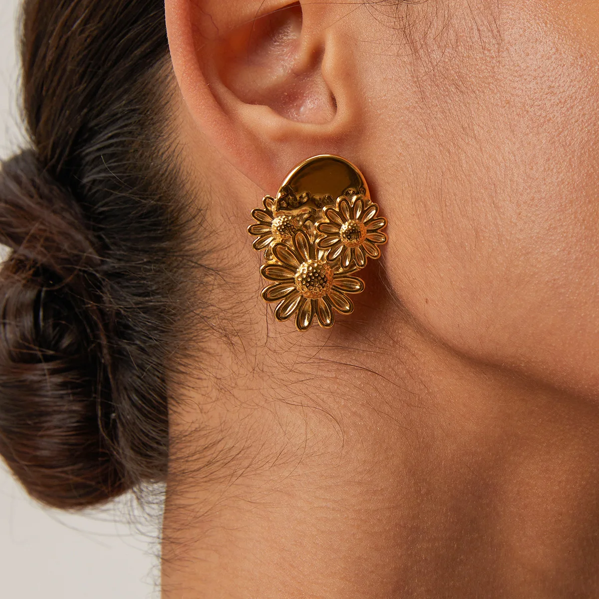 Stainless Steel PVD 18K Gold Plated Tarnish Sunshine Flower Layered Stud Earrings For Woman Jewelry Wholesale Summer Trendy
Stainless Steel PVD 18K Gold Plated Tarnish Sunshine Flower Layered Stud Earrings For Woman Jewelry Wholesale Summer Trendy