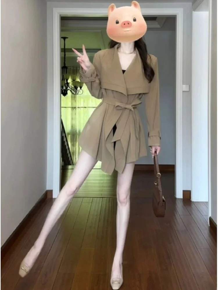 Elegant Belted Coat Collar Design Midi Length Simple Style for Young Women Commute Knot Detail Fashionable Outerwear
Elegant Belted Coat Collar Design Midi Length Simple Style for Young Women Commute Knot Detail Fashionable Outerwear