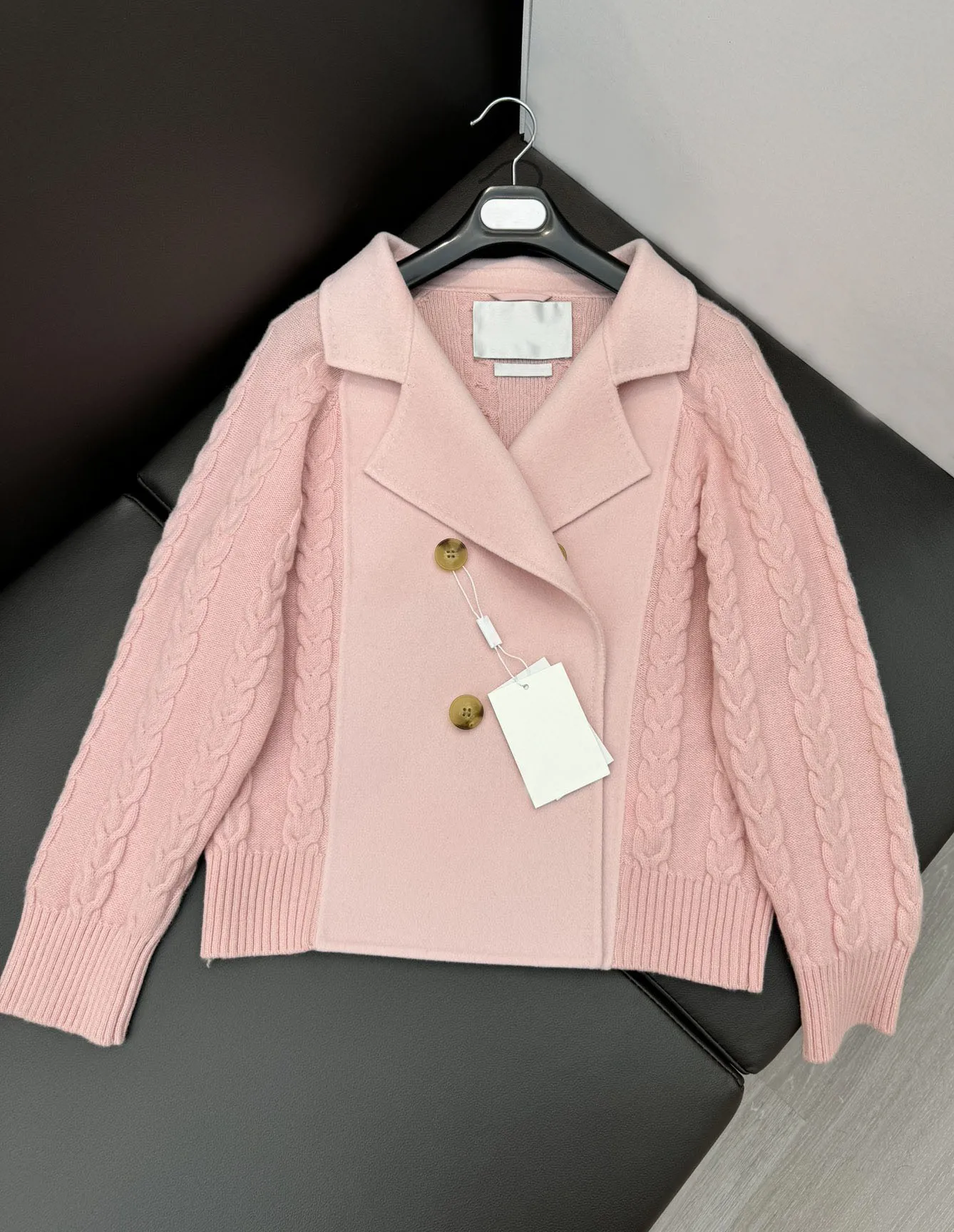 2024 Winter Fashion New Women's ClothingKnitted Stitching Cashmere Coat 100% Cashmere + 100% Wool Yarn 1010
2024 Winter Fashion New Women's ClothingKnitted Stitching Cashmere Coat 100% Cashmere + 100% Wool Yarn 1010