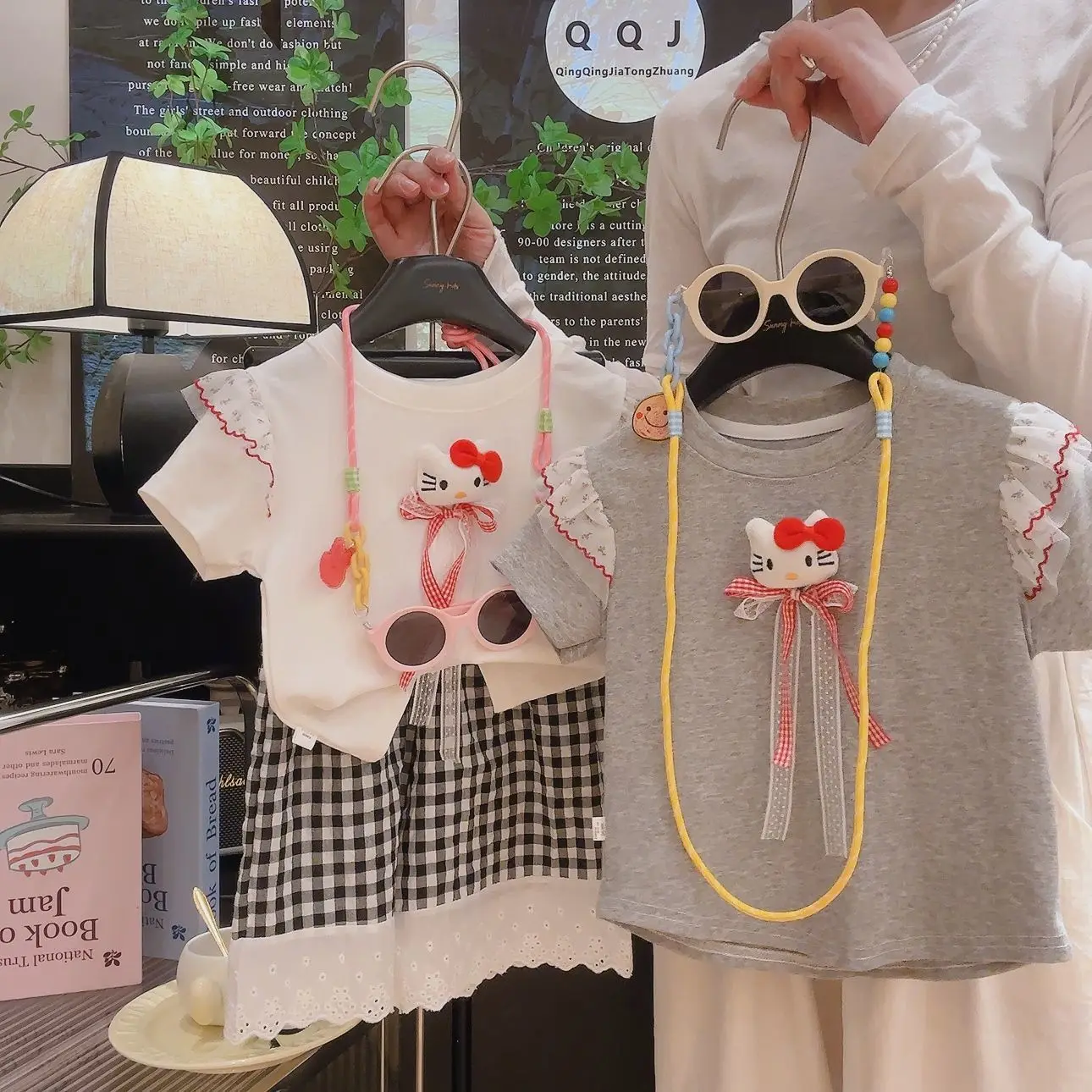 New Summer Hello Kitty Anime Kawaii Sanrio Ins Fashion Short Sleeve Shirt Pants Set Cute Two-piece Set Clothes Gifts Toys
New Summer Hello Kitty Anime Kawaii Sanrio Ins Fashion Short Sleeve Shirt Pants Set Cute Two-piece Set Clothes Gifts Toys