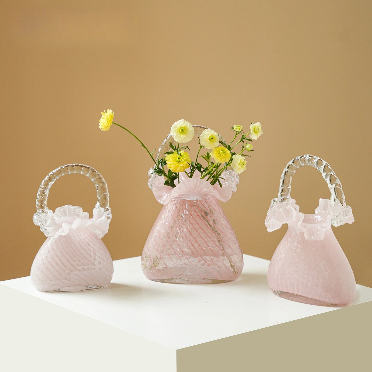 Glazed handbag bag vase glass flower basket living room home soft decoration flower arrangement flower pot
Glazed handbag bag vase glass flower basket living room home soft decoration flower arrangement flower pot