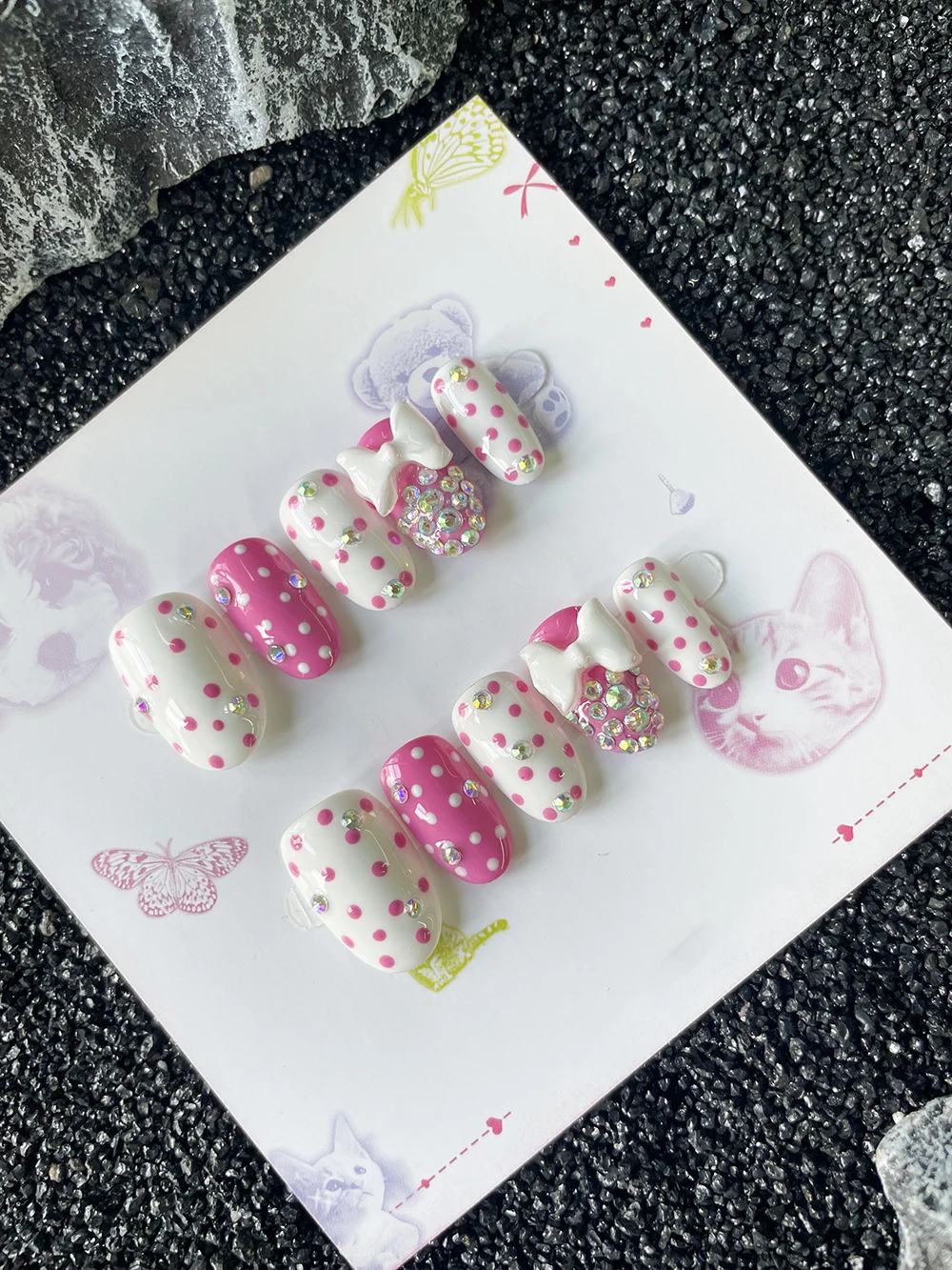 Short Ellipse Y2K Retro Sweet Press On Nails Art White Pink Polka Dot Design Ab Color Diamond Bowknot Spicy Girl Nails Sticker
Short Ellipse Y2K Retro Sweet Press On Nails Art White Pink Polka Dot Design Ab Color Diamond Bowknot Spicy Girl Nails Sticker