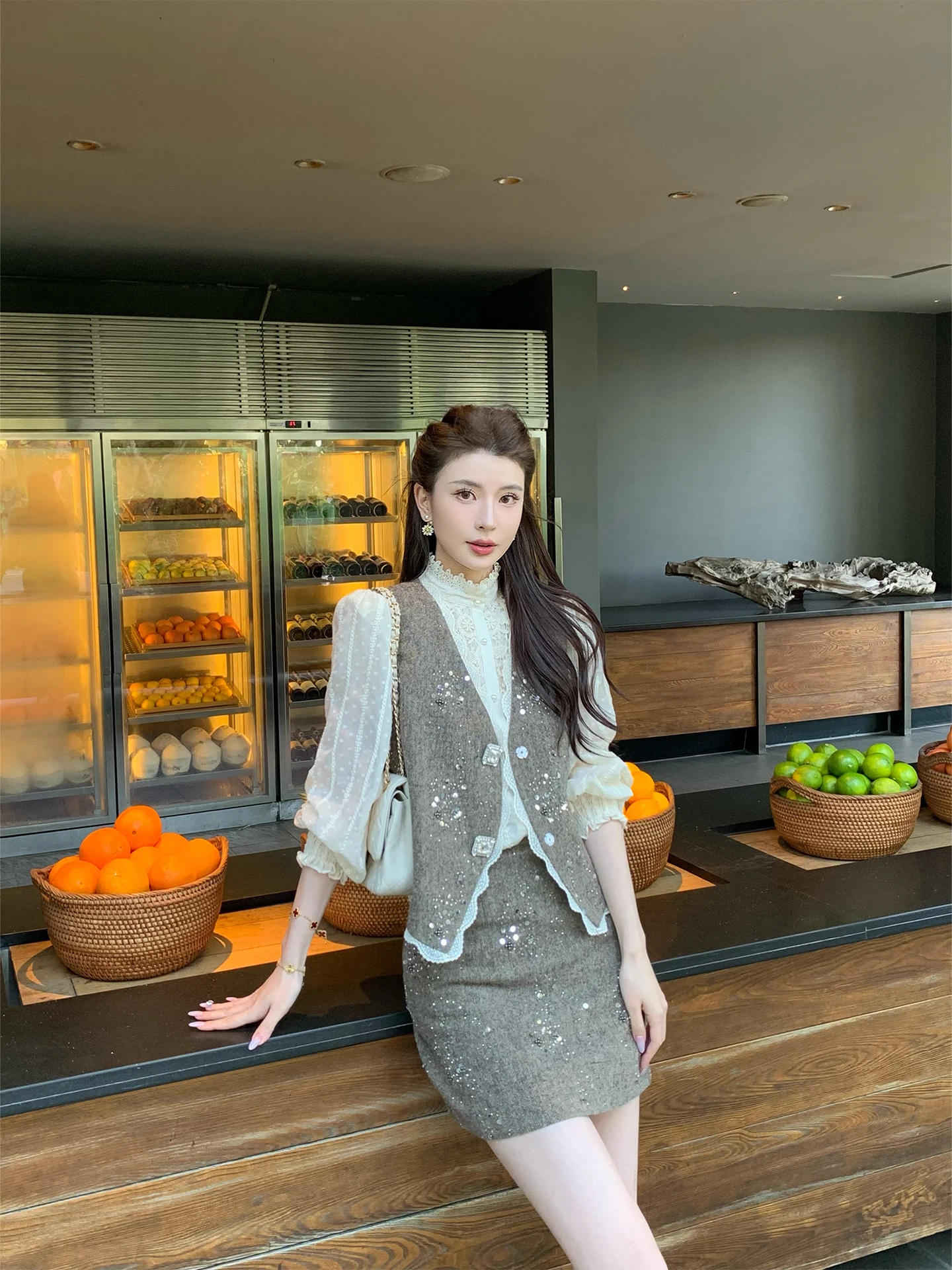 Kun Total Women's Woolen Embroidered Sequin Set Spring Season High Waist Skirt And Vest Two-Piece Faionable Outfit
Kun Total Women's Woolen Embroidered Sequin Set Spring Season High Waist Skirt And Vest Two-Piece Faionable Outfit