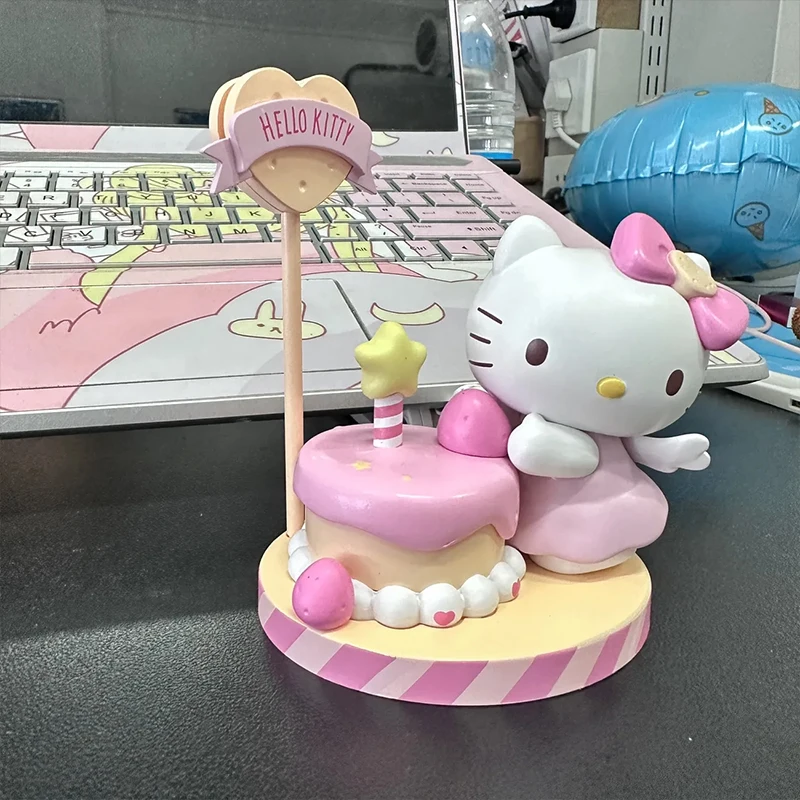 Sanrio персонажи ноты украшения десертная серия Kuromi Hellokitty Cinnamoroll настольное украшение Kawaii ПВХ Модель статуя игрушка подарок
Sanrio персонажи ноты украшения десертная серия Kuromi Hellokitty Cinnamoroll настольное украшение Kawaii ПВХ Модель статуя игрушка подарок
