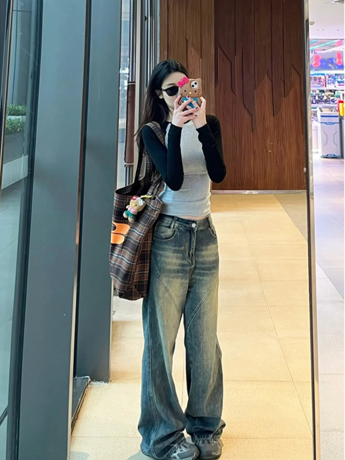 Женские джинсы с высокой талией, широкими штанинами, в стиле ретро, с эффектом выцветания, свободные, прямые, длинные брюки для высоких женщин (рост 175 см), длиной в пол
Женские джинсы с высокой талией, широкими штанинами, в стиле ретро, с эффектом выцветания, свободные, прямые, длинные брюки для высоких женщин (рост 175 см), длиной в пол