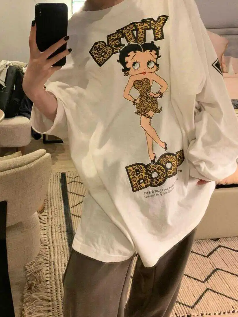 Женская свободная футболка из хлопка с леопардовым принтом, повседневная, с круглым вырезом, средней длины, для осеннего сезона, модная
Женская свободная футболка из хлопка с леопардовым принтом, повседневная, с круглым вырезом, средней длины, для осеннего сезона, модная