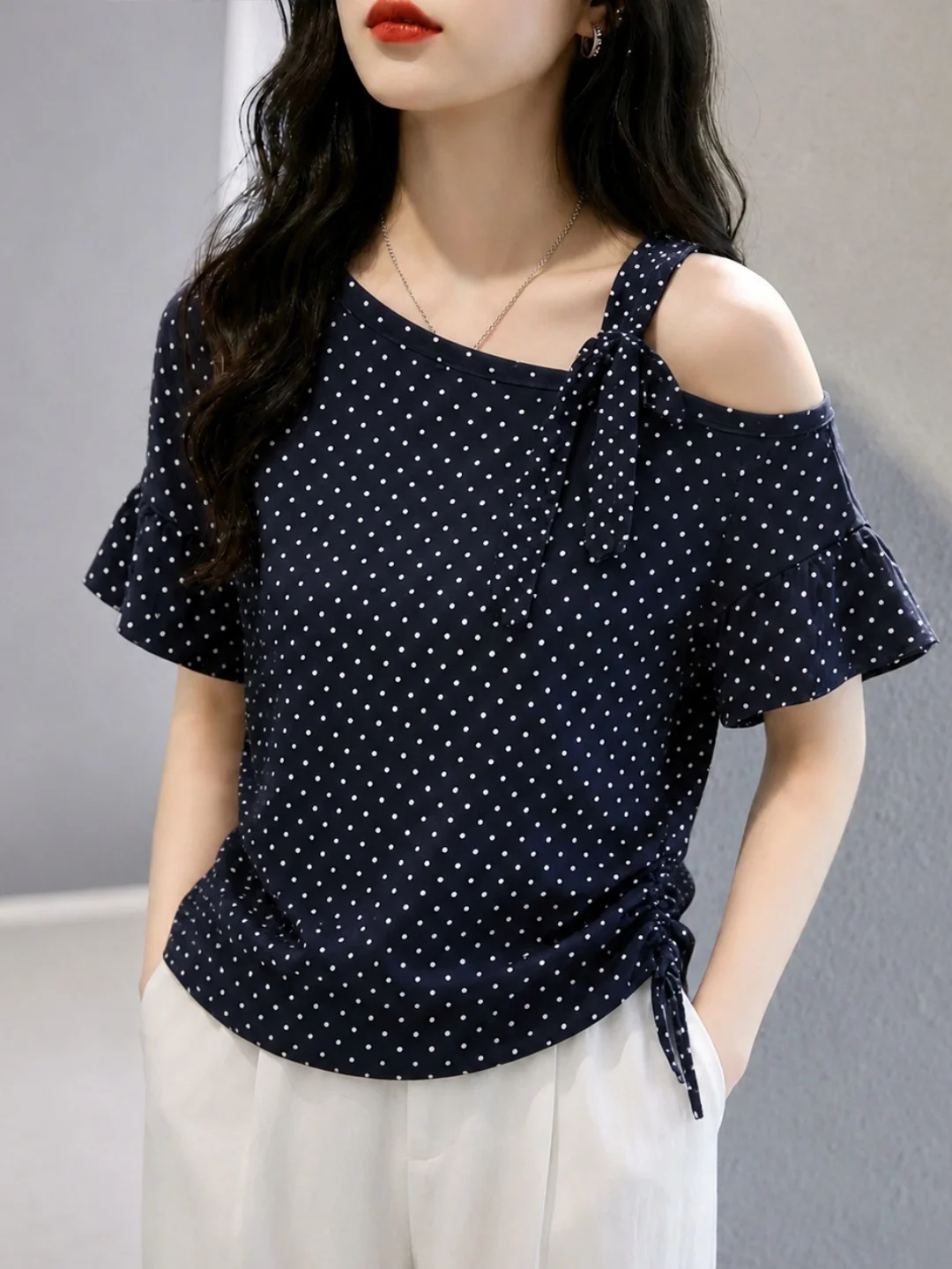 Elegant Polka Dot Slim Fit Short Sleeve T-Shirt Commute Versatile Gentle Style Summer Unique Women's Silk Top Korean Version
Elegant Polka Dot Slim Fit Short Sleeve T-Shirt Commute Versatile Gentle Style Summer Unique Women's Silk Top Korean Version