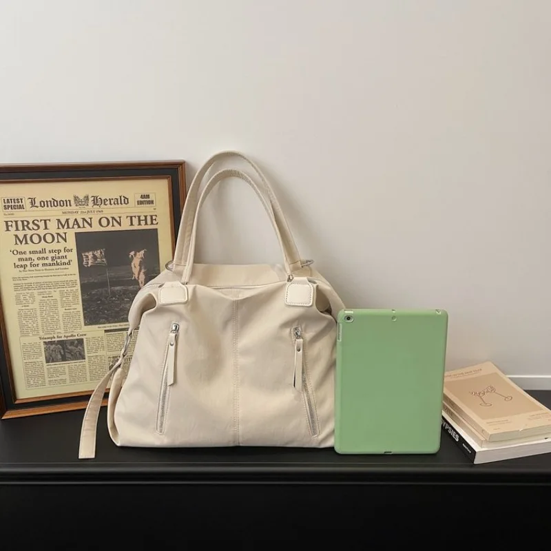 Simple Casual Trendy Women Tote Bag High End Leather Classic Elegant Vintage Paris Designer Bag
Simple Casual Trendy Women Tote Bag High End Leather Classic Elegant Vintage Paris Designer Bag