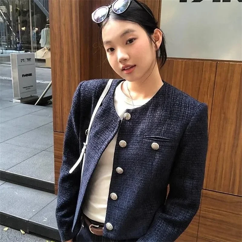Small Fragrance Jacket Women's Spring Autumn 2025 New French Coat Female Temperament Outerwear Design Retro Short Overcoat Tops
Small Fragrance Jacket Women's Spring Autumn 2025 New French Coat Female Temperament Outerwear Design Retro Short Overcoat Tops