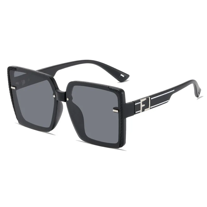 Fashion Women's Polarized Sunglasses PC High-definition UV Resistant Gradient Sunglasses Large Frame Slimming Sunscreen Glasses
Fashion Women's Polarized Sunglasses PC High-definition UV Resistant Gradient Sunglasses Large Frame Slimming Sunscreen Glasses