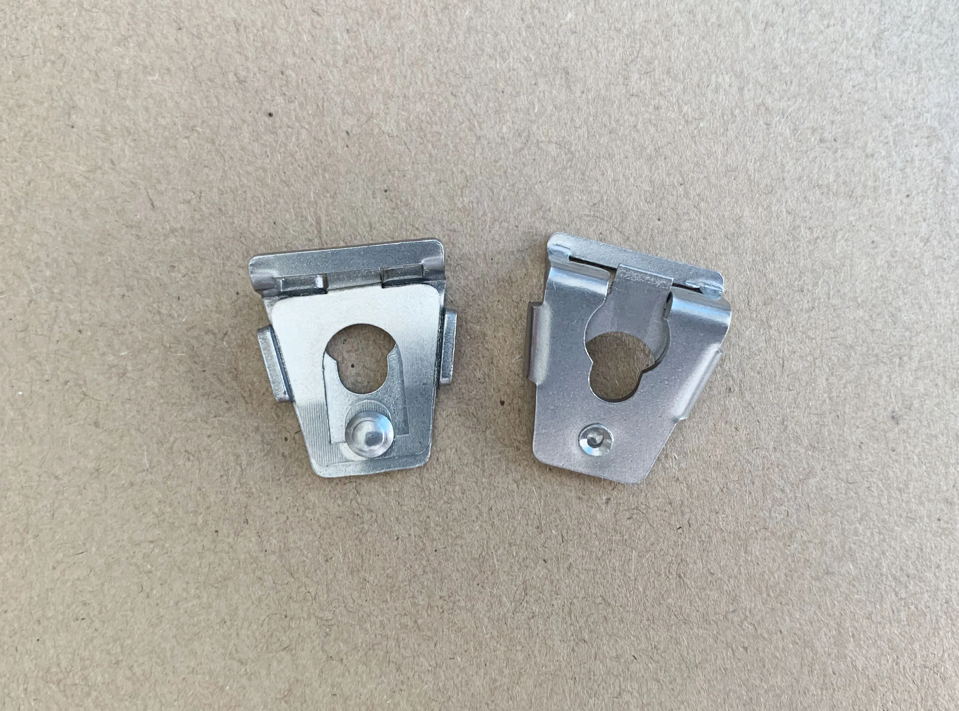 Pair of Strap Lug Clip Buckle Adapter for Mamiya M645/1000S C330 C220F C330SC
Pair of Strap Lug Clip Buckle Adapter for Mamiya M645/1000S C330 C220F C330SC