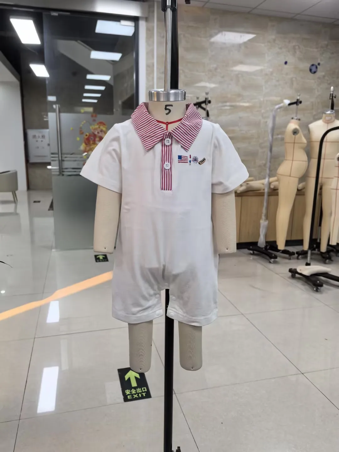 Baby Boy 4th of July Romper Loose Fit Embroidered Striped Button Turn Down Collar Short Sleeve Newborn Jumpsuit
Baby Boy 4th of July Romper Loose Fit Embroidered Striped Button Turn Down Collar Short Sleeve Newborn Jumpsuit