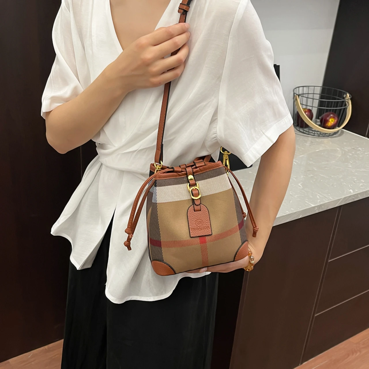Chic-elegant-looking 2025 New Ladies Luxury Brand Leather Hand Bag Famous Designer Elegant Popular Casual
Chic-elegant-looking 2025 New Ladies Luxury Brand Leather Hand Bag Famous Designer Elegant Popular Casual
