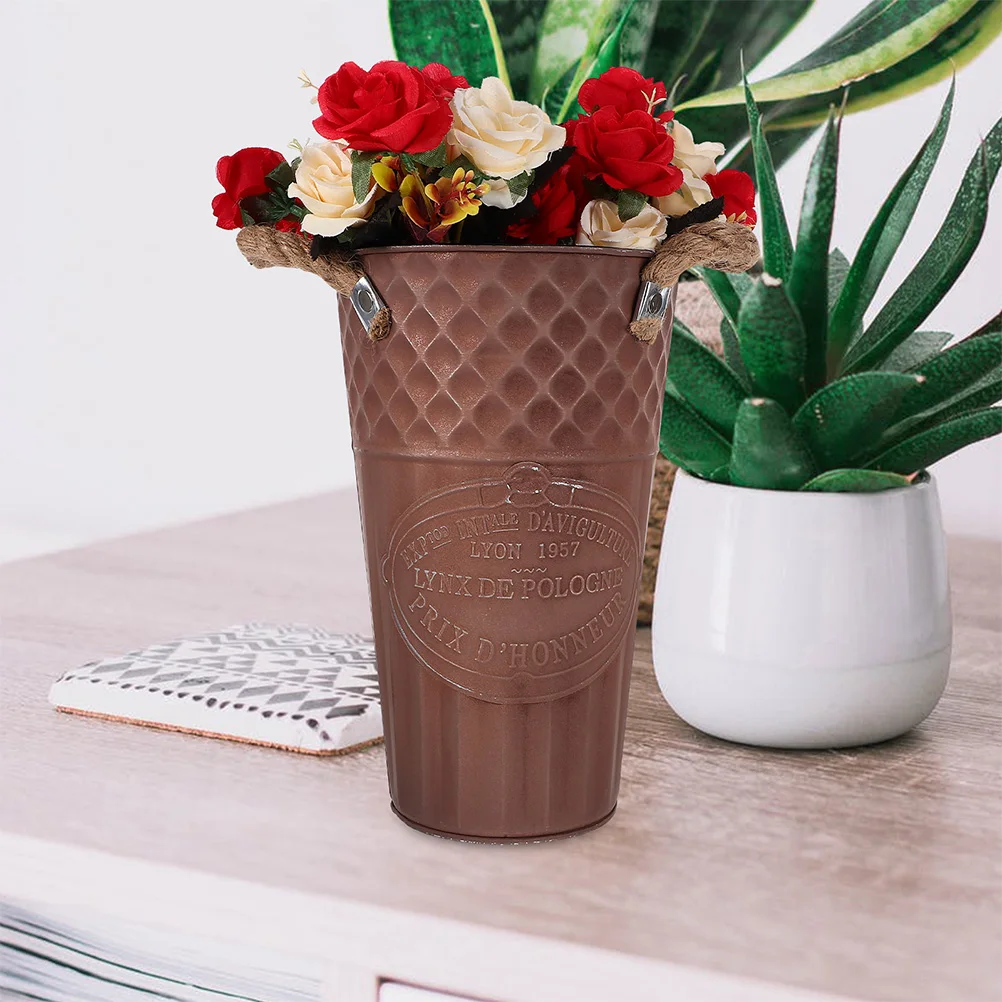 Retro Iron Flower Bucket Vase Handheld Planter Decor Metal for Flowers Dried Plants Home Office Exhibit Rustic Style
Retro Iron Flower Bucket Vase Handheld Planter Decor Metal for Flowers Dried Plants Home Office Exhibit Rustic Style