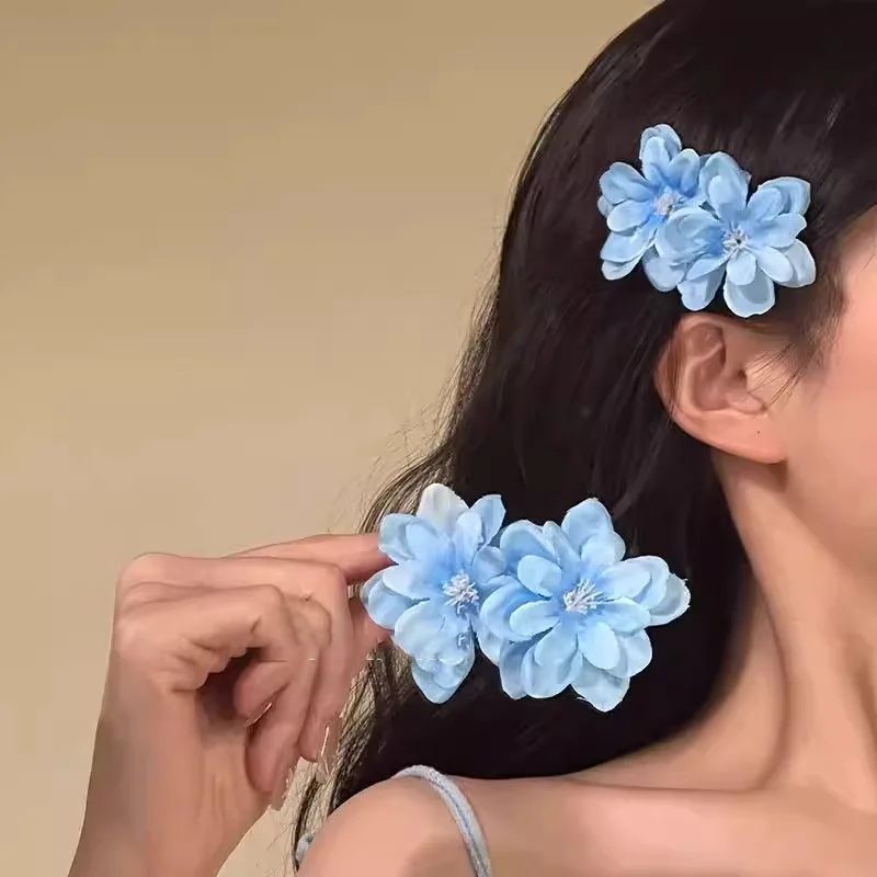 Small fresh blue flower hairpin, side clip atmosphere hairpin, flower season travel hair accessories woman
Small fresh blue flower hairpin, side clip atmosphere hairpin, flower season travel hair accessories woman