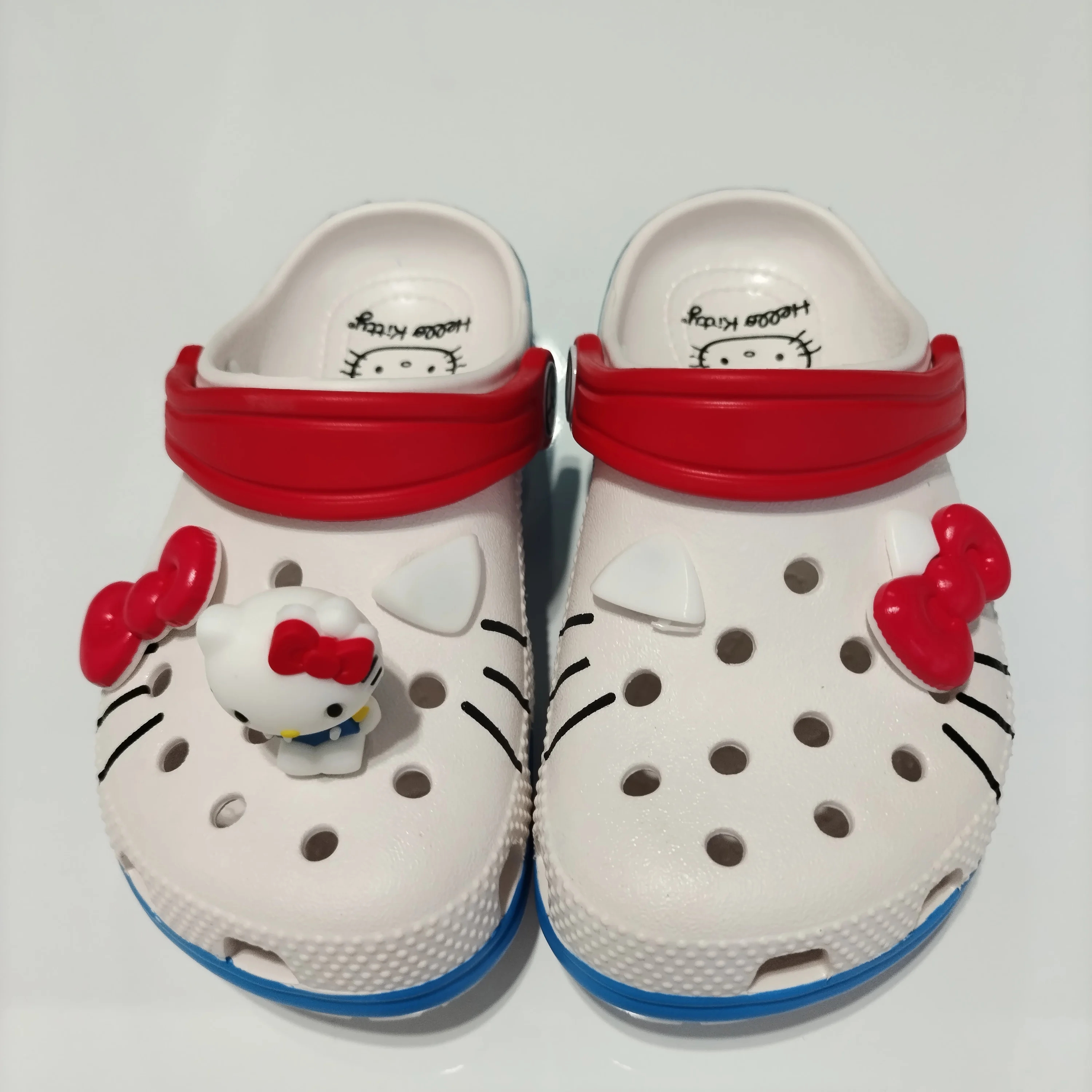 Новинка 2023 года Sanrio Hello Kitty, сандалии с отверстиями, тапочки Kt Cat, сандалии Kawaii Eva, домашняя пляжная обувь в стиле аниме, летние тапочки, подарок для девочек
Новинка 2023 года Sanrio Hello Kitty, сандалии с отверстиями, тапочки Kt Cat, сандалии Kawaii Eva, домашняя пляжная обувь в стиле аниме, летние тапочки, подарок для девочек