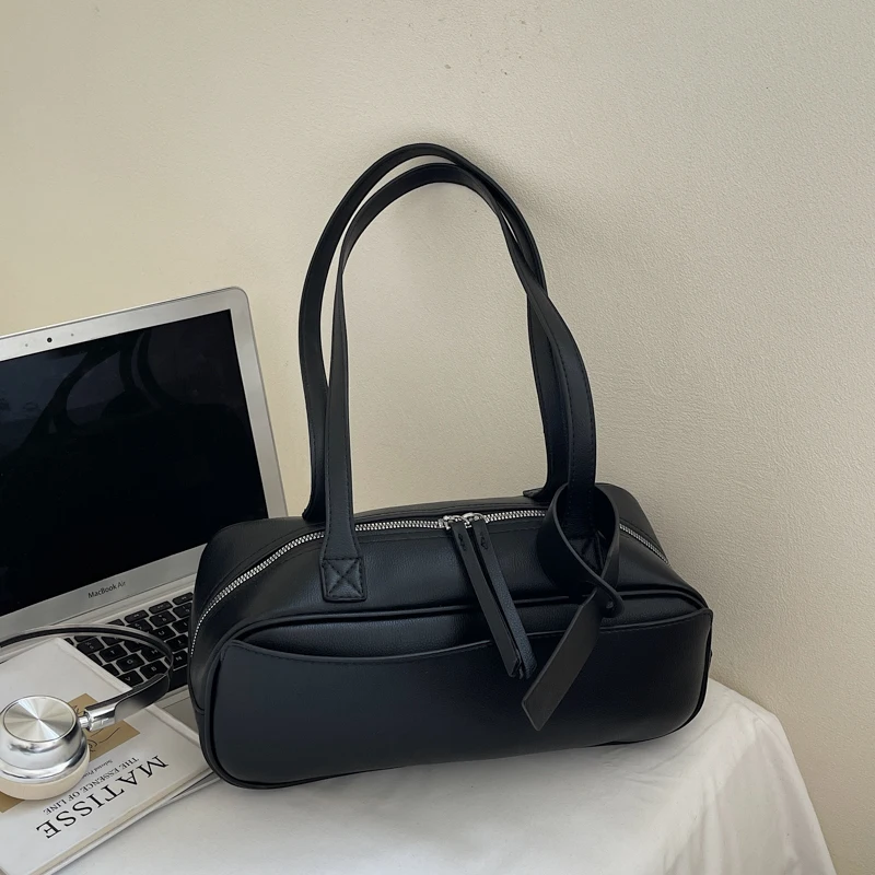 Y2K Women's Bag Large Capacity Boston Pillow Handbag Spicy Girl Fashion Motorcycle Shoulder Bags Vintage Large Capacity Tote Bag
Y2K Women's Bag Large Capacity Boston Pillow Handbag Spicy Girl Fashion Motorcycle Shoulder Bags Vintage Large Capacity Tote Bag