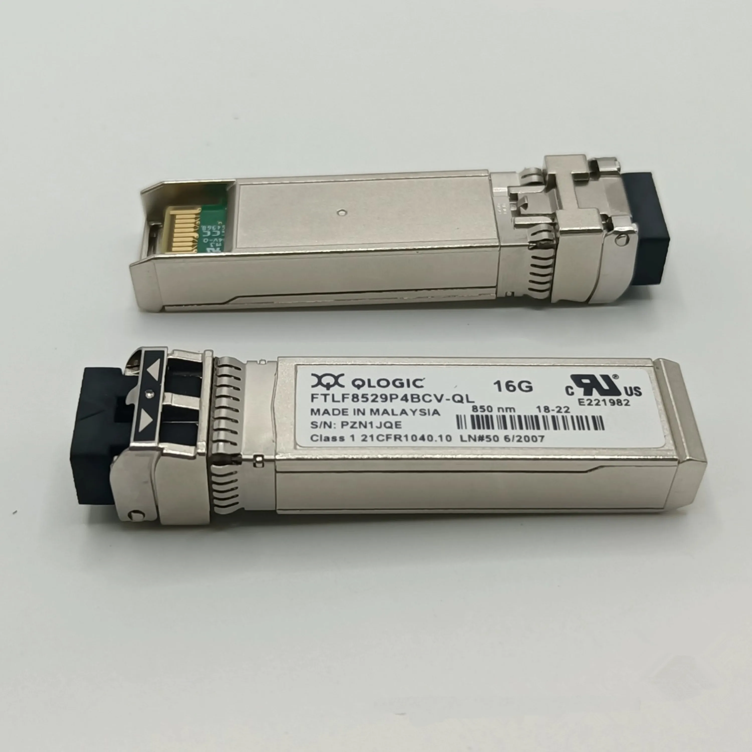 1PCS Original Qlogic SFP 16GB FTLF8529P4BCV-QL 850nm SFP 16g optical fiber/qle2670 qle2672 qle2690 qle2692/Qlogic 16G Transceive
1PCS Original Qlogic SFP 16GB FTLF8529P4BCV-QL 850nm SFP 16g optical fiber/qle2670 qle2672 qle2690 qle2692/Qlogic 16G Transceive