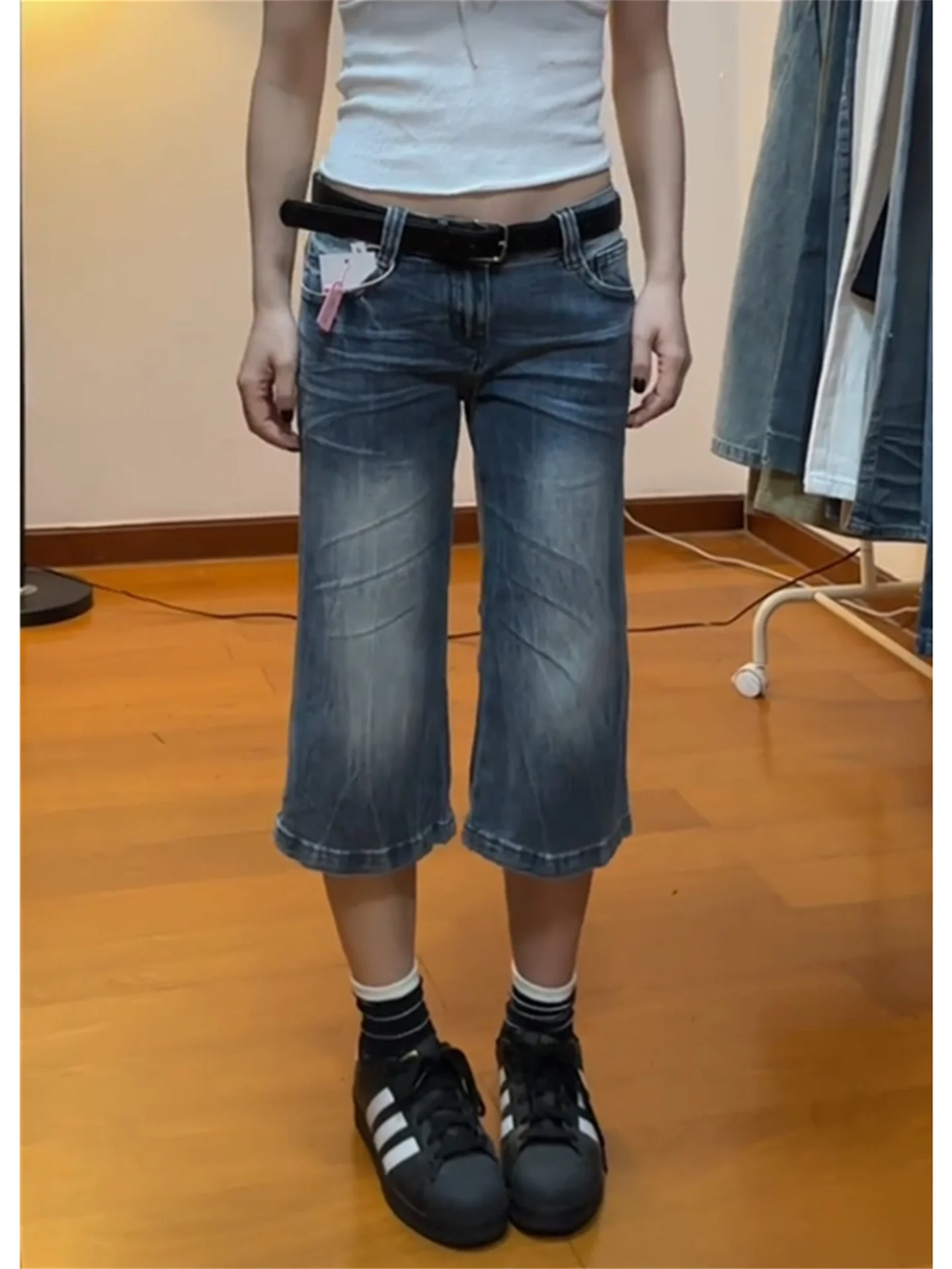 American Style Vintage Low Waist Bell Bottom Jeans Women Summer Loose Slimming Design Scratch Mid-Length Cotton Denim
American Style Vintage Low Waist Bell Bottom Jeans Women Summer Loose Slimming Design Scratch Mid-Length Cotton Denim