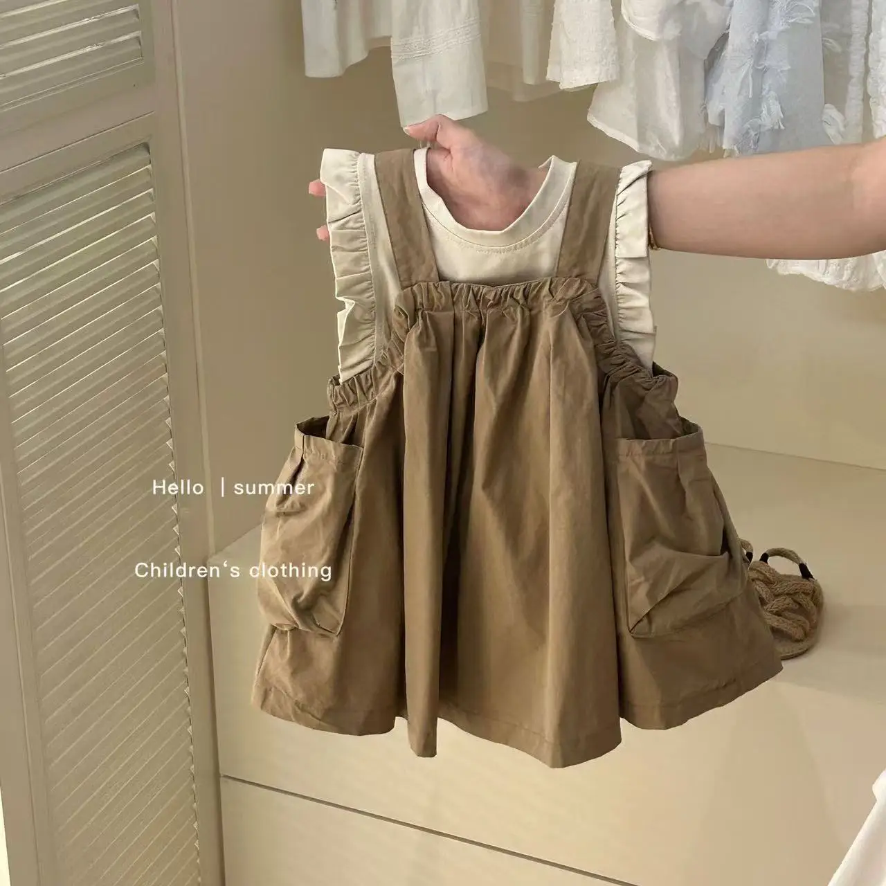 Girls' Summer Set New Style Baby Girls' Elegant Work Clothes Strap Skirt Flying Sleeve T-shirt Children's Leisure Two Piece Set
Girls' Summer Set New Style Baby Girls' Elegant Work Clothes Strap Skirt Flying Sleeve T-shirt Children's Leisure Two Piece Set