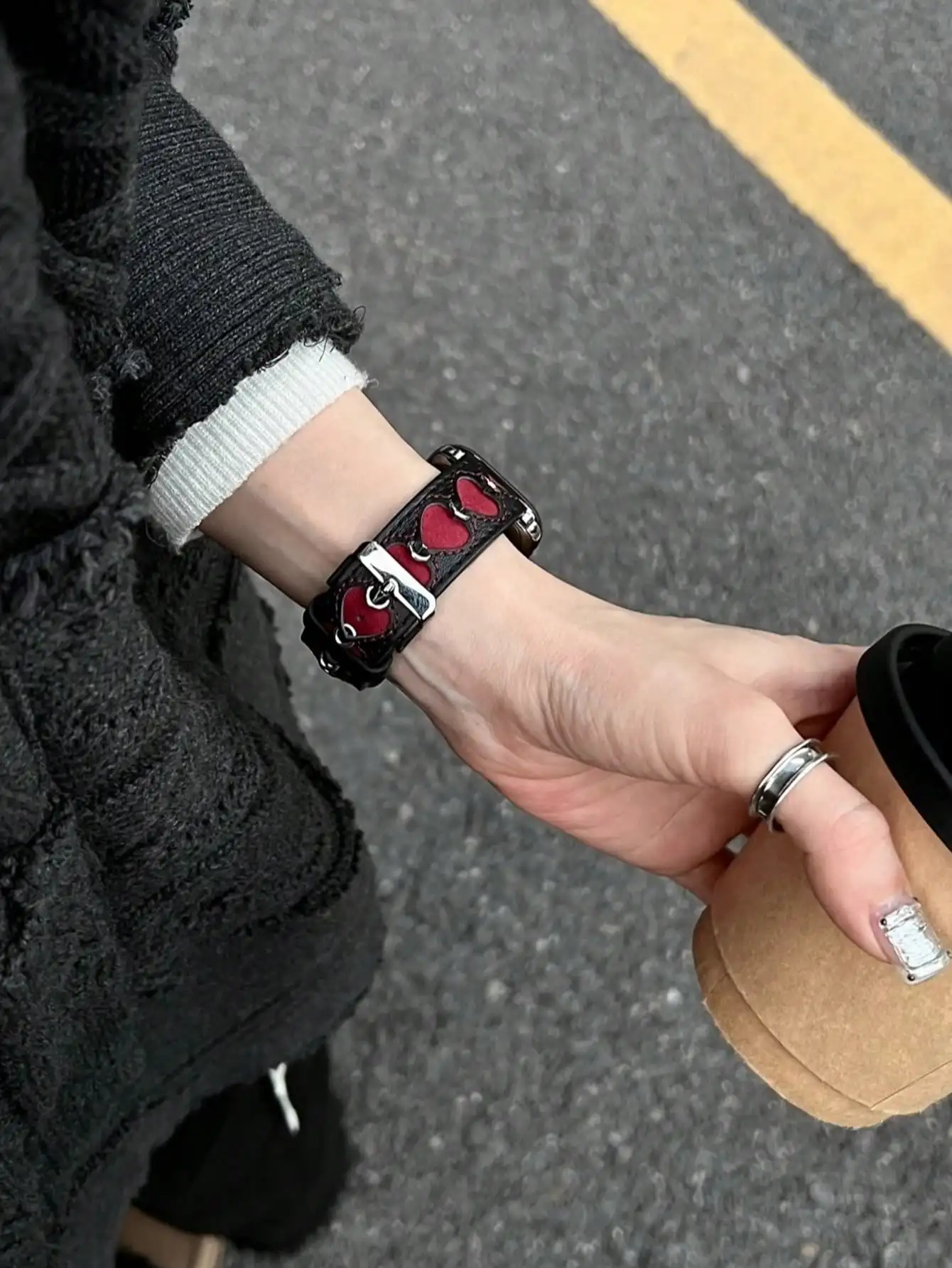 1pc Creative Clover Sandwich Leather Watch Band, Compatible With 38/40/41/42/44/45/46/49mm Watches, And Ultra/SE10/9/8/7/6/5/4/3/2/1
1pc Creative Clover Sandwich Leather Watch Band, Compatible With 38/40/41/42/44/45/46/49mm Watches, And Ultra/SE10/9/8/7/6/5/4/3/2/1