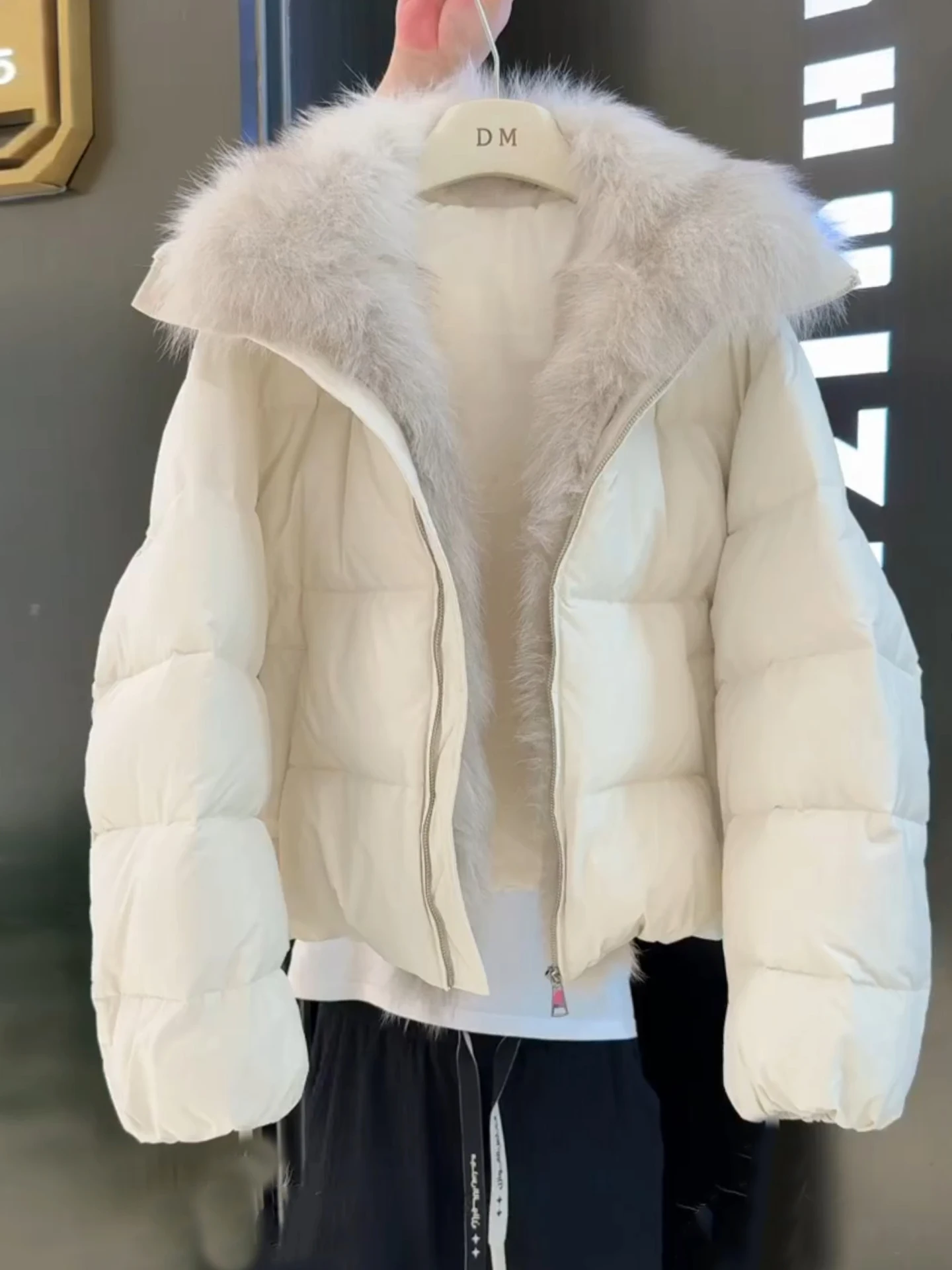 Winter Thickened Short down Cotton Jacket Women's Coat Fur Collar Bread Style Warm Cold Proofing Korean Version Loose Fit
Winter Thickened Short down Cotton Jacket Women's Coat Fur Collar Bread Style Warm Cold Proofing Korean Version Loose Fit