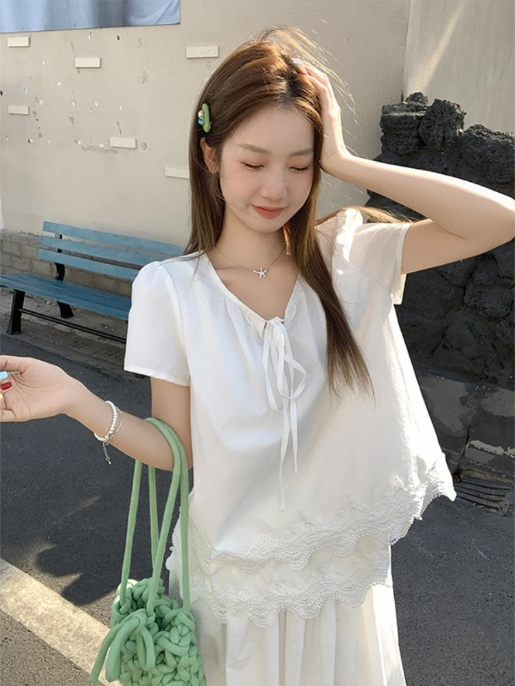 2025 Lace Stitching Round Collar Short Sleeve T-shirt Women Summer Korean Style Leisure Tops Lady Fashion Loose Thin T-shirt
2025 Lace Stitching Round Collar Short Sleeve T-shirt Women Summer Korean Style Leisure Tops Lady Fashion Loose Thin T-shirt