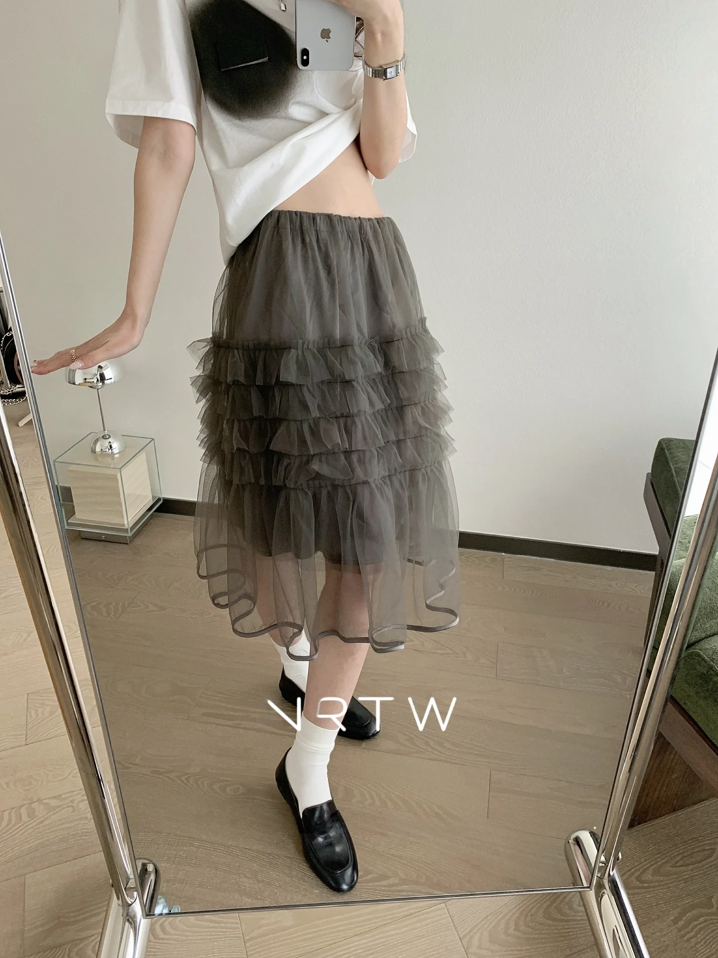 NRTW LiJiaEn Весна 2026 Новая модель многослойной юбки с оборками, юбка-тортик, юбка-полусолнце, двухцветная, с завышенной талией, свободного кроя, женская
NRTW LiJiaEn Весна 2026 Новая модель многослойной юбки с оборками, юбка-тортик, юбка-полусолнце, двухцветная, с завышенной талией, свободного кроя, женская