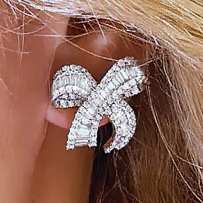 Huitan Bowknot Shaped Women Stud Earrings Inlaid Shining CZ Fashion Wedding Party Accessories Daily Versatile Elegant Jewelry
Huitan Bowknot Shaped Women Stud Earrings Inlaid Shining CZ Fashion Wedding Party Accessories Daily Versatile Elegant Jewelry