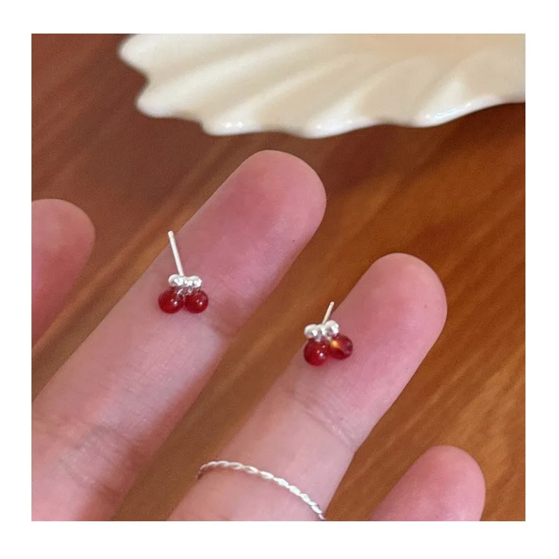 Cute Sweet Red Cherry Stud Earrings Female Creative Personality Niche Design Sense Earrings Student Versatile Ear Jewelry Tide
Cute Sweet Red Cherry Stud Earrings Female Creative Personality Niche Design Sense Earrings Student Versatile Ear Jewelry Tide