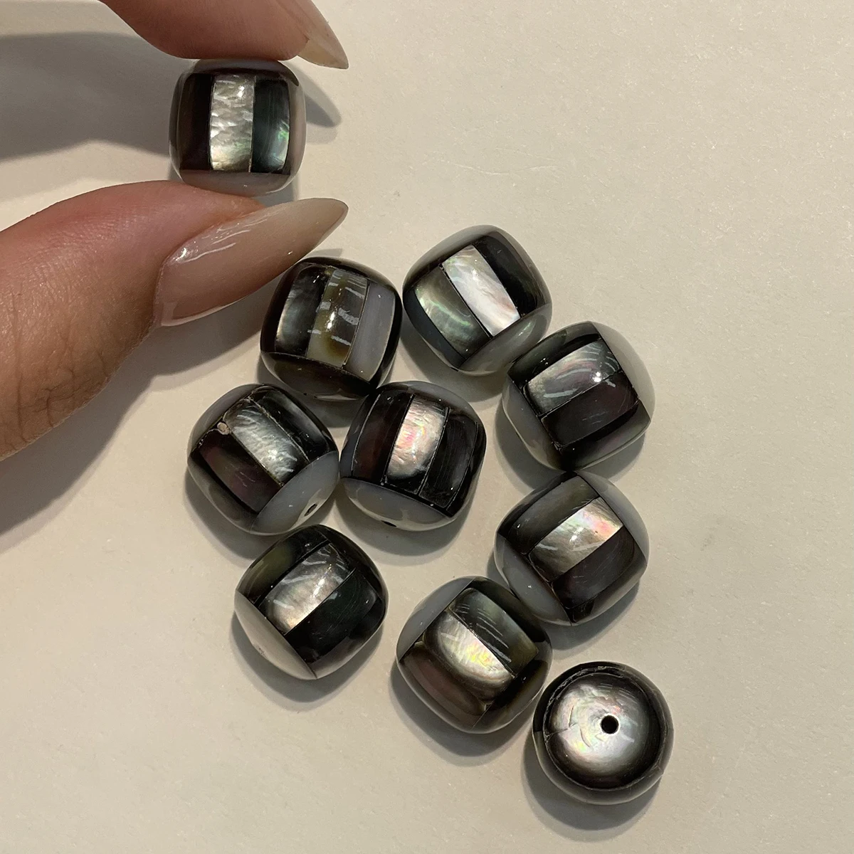 1Pcs DIY Pupa Beads Black Shell Isolation Loose Beads For Jewelry Making DIY Necklace Earrings Bracelet Chains Accessory
1Pcs DIY Pupa Beads Black Shell Isolation Loose Beads For Jewelry Making DIY Necklace Earrings Bracelet Chains Accessory