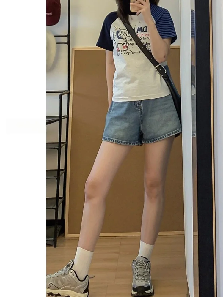 High Waist Denim Shorts Women's Summer 2026 Slimming Small Size Wide Leg A-Line Hot Pants Thin Model Casual Wide Leg Jeans
High Waist Denim Shorts Women's Summer 2026 Slimming Small Size Wide Leg A-Line Hot Pants Thin Model Casual Wide Leg Jeans
