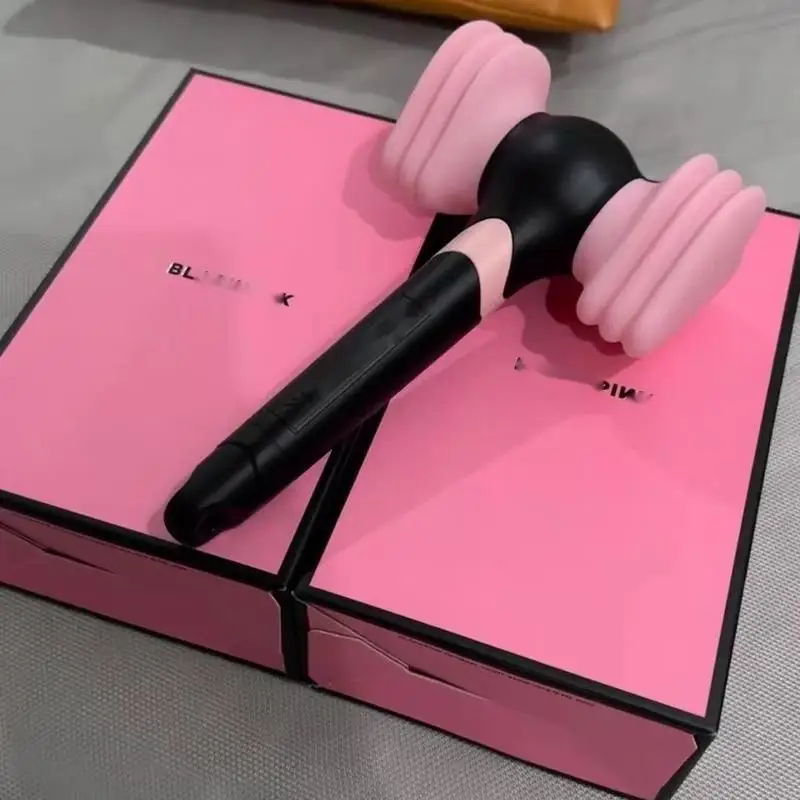 Лидер продаж Kpop Bp Idol Light Stick Корейская световая палочка Лампа для концертов Хип-хоп Вечеринка Вспышка Флуоресцентные игрушки Коллекция подарков для девочек
Лидер продаж Kpop Bp Idol Light Stick Корейская световая палочка Лампа для концертов Хип-хоп Вечеринка Вспышка Флуоресцентные игрушки Коллекция подарков для девочек