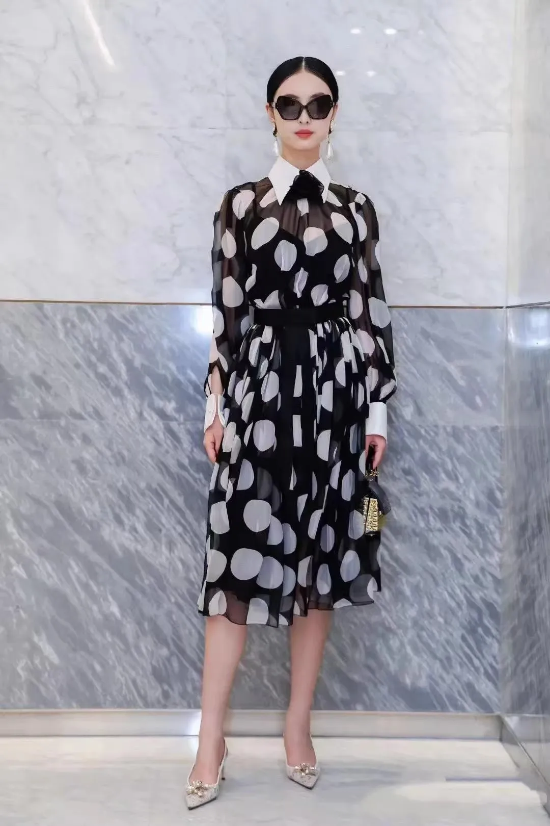 2026 Spring Elegant Ladies Large Polka Dot Printed Silk Dress Fashionable Turn Down Collar Retro Bow Pleated Dress
2026 Spring Elegant Ladies Large Polka Dot Printed Silk Dress Fashionable Turn Down Collar Retro Bow Pleated Dress